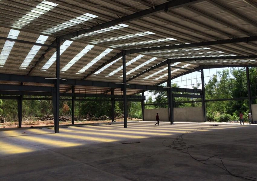 How To Choose Roofing Sheets for Mixed Livestock Farms With Pigs, Cattle, Poultry, and Sheep